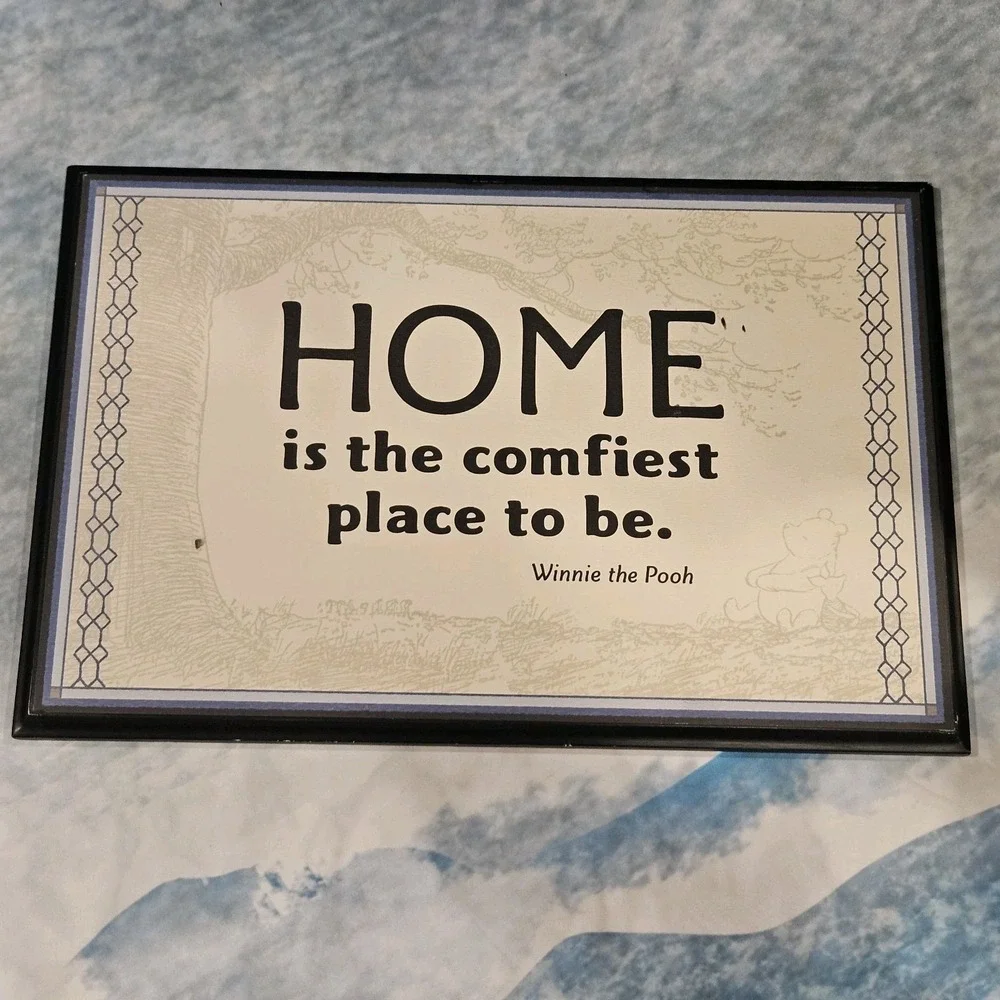 Hallmark Disney Winnie the Pooh Sign 